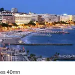 Bel Les Pieds Dans L'eau Villeneuve-Loubet