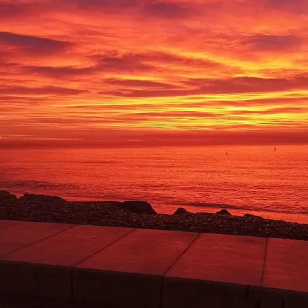 Bel Les Pieds Dans L'eau Villeneuve-Loubet